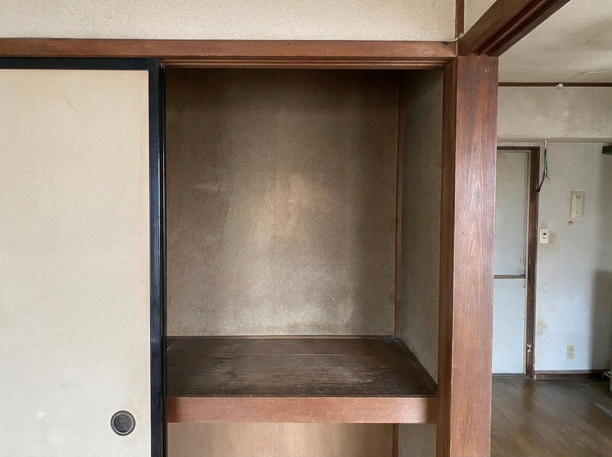 お仏壇を搬出した後の同じ和室(施工後)